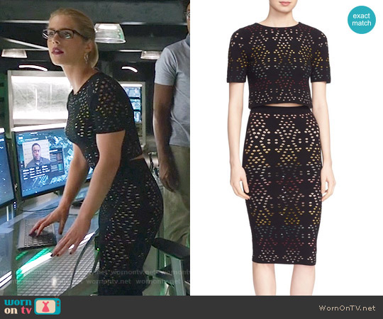 Alice + Olivia Ines Top worn by Felicity Smoak (Emily Bett Rickards) on Arrow