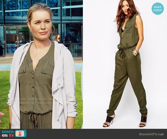 Vila Pocket Detail Utility Jumpsuit worn by Eve Baird (Rebecca Romijn) on The Librarians