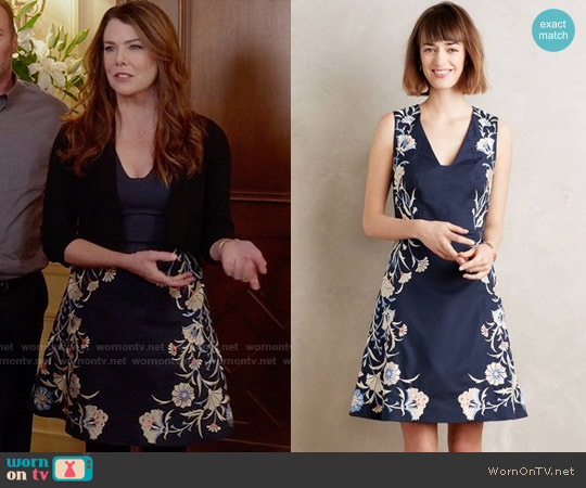 Embroidered Bellflower Dress from Anthropologie worn by Lorelai Gilmore (Lauren Graham) on Gilmore Girls