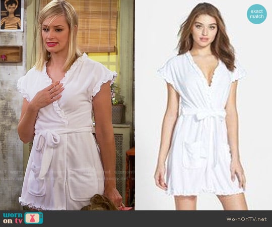 Betsey Johnson Vintage Ruffle Trim Terry Robe worn by Caroline Channing (Beth Behrs) on 2 Broke Girls
