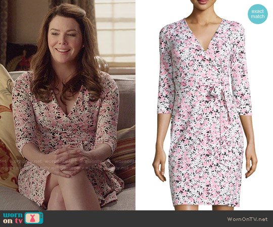 Diane von Furstenberg New Julian Wrap Dress in Garden Daisy worn by Lorelai Gilmore (Lauren Graham) on Gilmore Girls