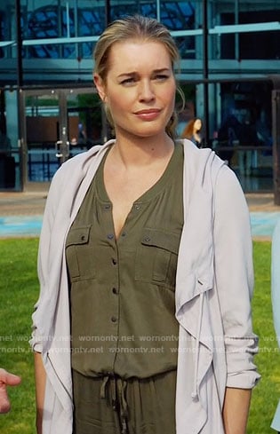 Eve’s green jumpsuit on The Librarians