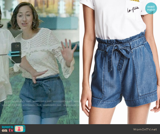 H&M Lyocell Denim Shorts worn by Carol Pilbasian (Kristen Schaal) on Last Man On Earth