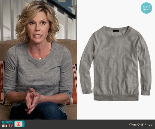 J.Crew Tippi  Sweater in Hthr Smoke worn by Claire Dunphy (Julie Bowen) on Modern Family