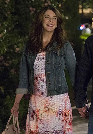 Lorelai’s eyelet dress and pink bag on Gilmore Girls: A Year in the Life