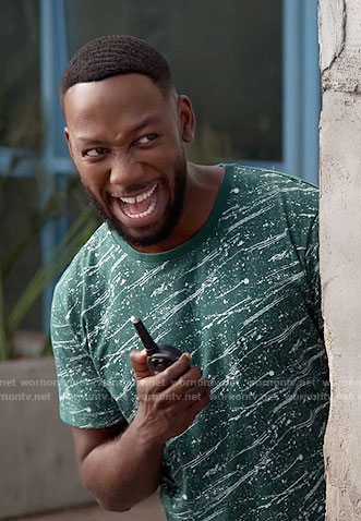 Winston’s green paint splatter tee on New Girl