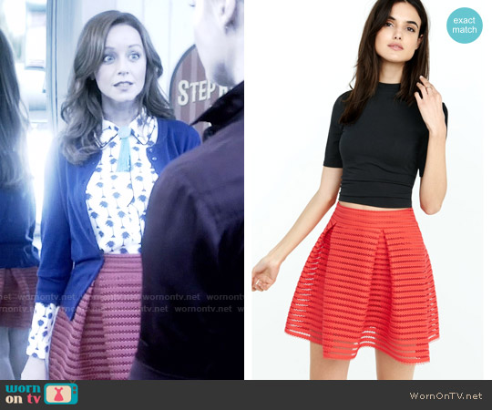 Express Mesh High Waisted Full Pleated Skirt worn by Cassandra Cillian (Lindy Booth) on The Librarians