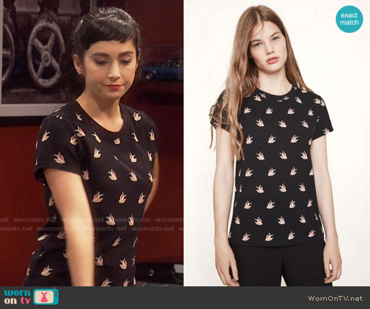 Maje Tami Tee worn by Mandy Baxter (Molly Ephraim) on Last Man Standing