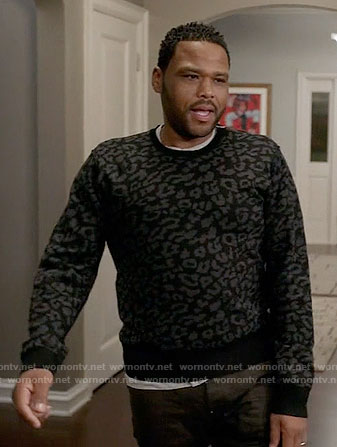 Andre’s black leopard print sweater on Black-ish