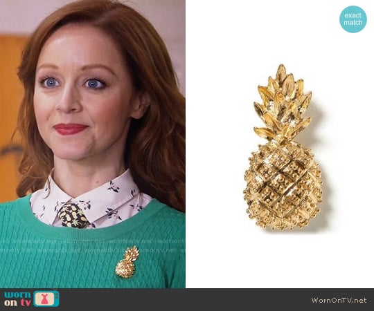 Banana Republic Pineapple Brooch worn by Cassandra Cillian (Lindy Booth) on The Librarians