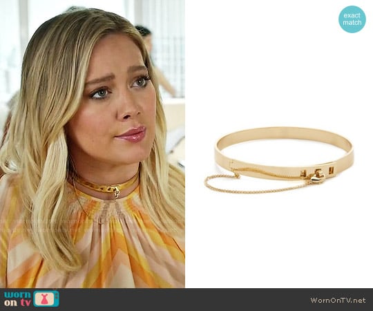 Eddie Borgo Small Safety Chain Choker Necklace worn by Kelsey Peters (Hilary Duff) on Younger
