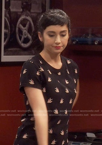 Mandy’s black bird print tee on Last Man Standing