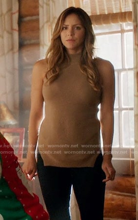 Paige’s beige sleeveless sweater on Scorpion