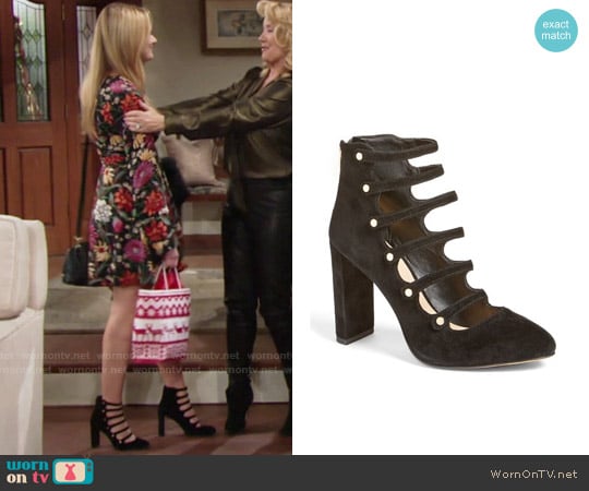 Vince Camuto Davel Block Heel Pump worn by Summer Newman (Hunter King) on The Young and the Restless