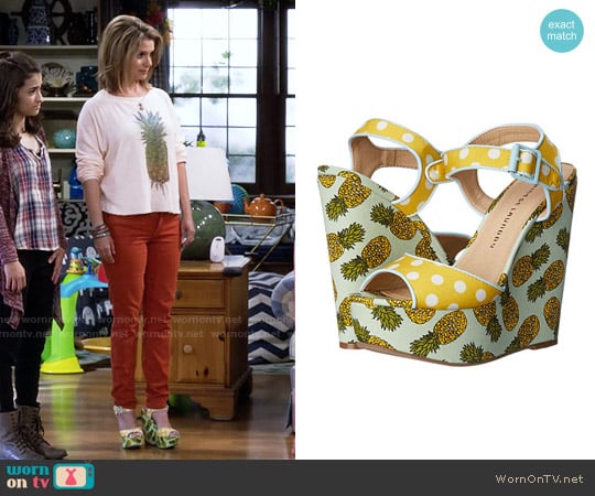 Chinese Laundry Jollypop Wedges in Yellow/White worn by Kimmy Gibbler (Andrea Barber) on Fuller House