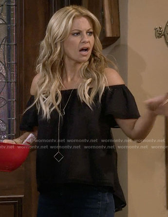 DJ’s black off-shoulder top and long square necklace on Fuller House