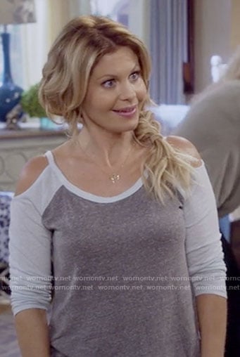 DJ’s grey cold shoulder tee on Fuller House