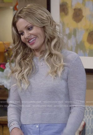 DJ’s grey layered sweater on Fuller House