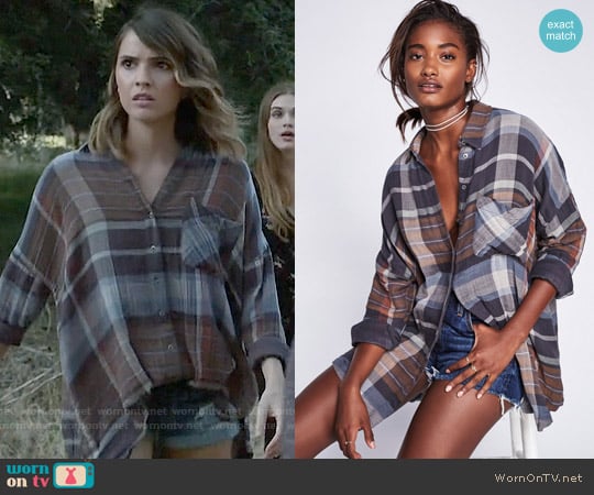 Free People Year Round Plaid Shirt in Grey worn by Malia Tate (Shelley Hennig) on Teen Wolf