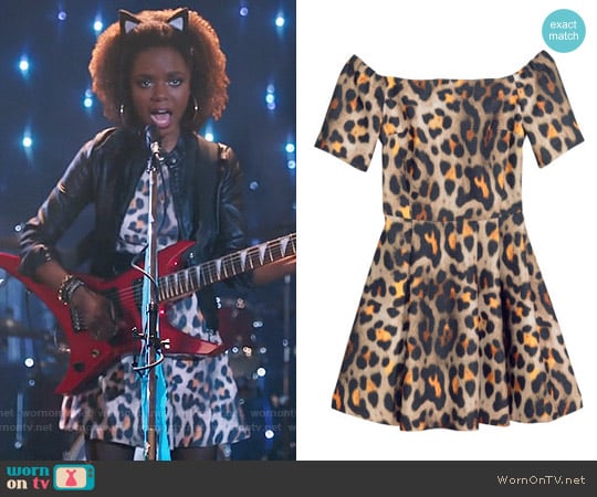 H&M Off-the-shoulder Dress in Leopard Print worn by Josie McCoy (Ashleigh Murray) on Riverdale