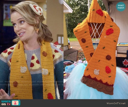 illumiknitiDesign Kimmy Gibbler Pizza Scarf worn by Kimmy Gibbler (Andrea Barber) on Fuller House