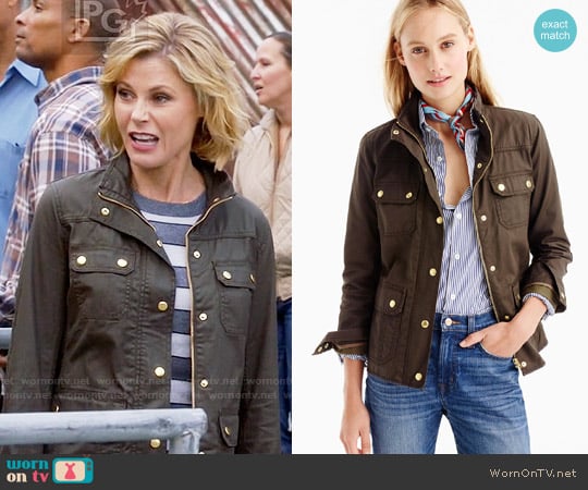 J.Crew The Downtown Field Jacket in Mossy Brown worn by Claire Dunphy (Julie Bowen) on Modern Family