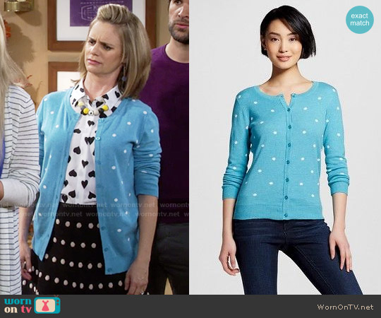 Merona at Target 3/4 Sleeve Favorite Cardigan worn by Kimmy Gibbler (Andrea Barber) on Fuller House