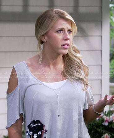 Stephanie’s cold shoulder tee and triangle necklace on Fuller House