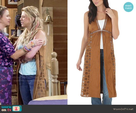 Wrangler Faux Suede Laser Cut Duster worn by Stephanie Tanner (Jodie Sweetin) on Fuller House