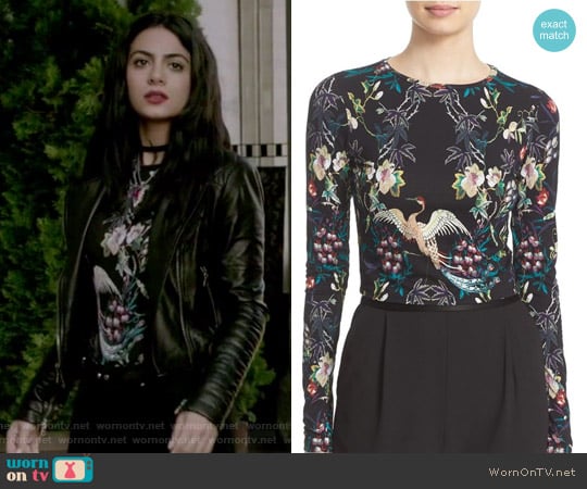 Alice + Olivia Delaina Print Long Sleeve Crop Top worn by Isabelle Lightwood (Emeraude Toubia ) on Shadowhunters