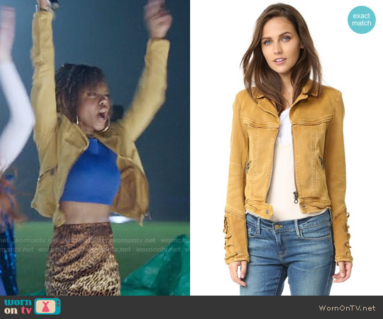 Free People Shrunken Jean Jacket in Honey worn by Josie McCoy (Ashleigh Murray) on Riverdale
