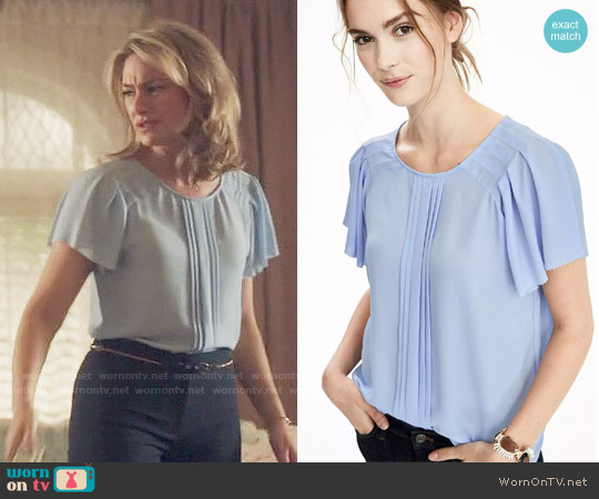 Banana Republic Pleat Sleeve Top in Glacier Ice worn by Alice Cooper (Mädchen Amick) on Riverdale