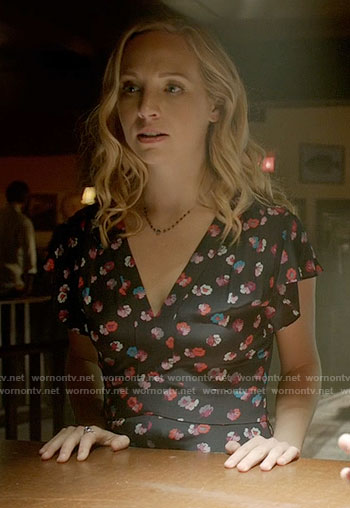 Caroline’s navy floral v-neck dress on The Vamprie Diaries