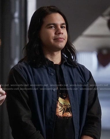 Cisco’s fire graphic tee on The Flash