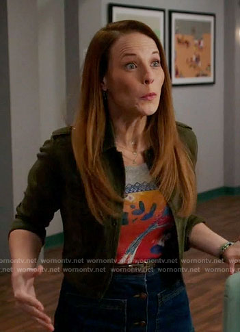Daphne’s bird graphic tee on Switched at Birth