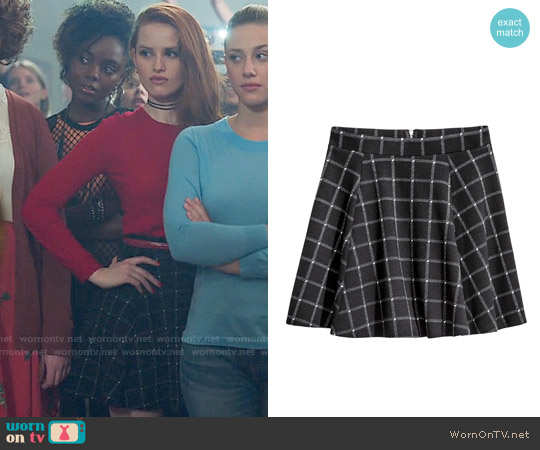 H&M Circle Skirt in Black / Checked worn by Cheryl Blossom (Madelaine Petsch) on Riverdale