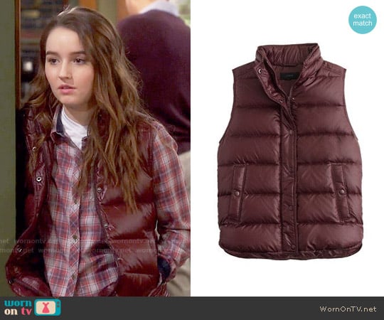 J.Crew Shiny Down Vest in Cranberry worn by Eve Baxter (Kaitlyn Dever) on Last Man Standing