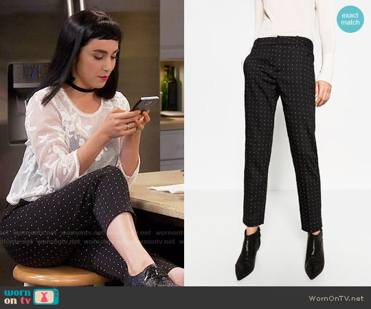 Zara Mid-Rise Skinny Trousers worn by Mandy Baxter (Molly Ephraim) on Last Man Standing