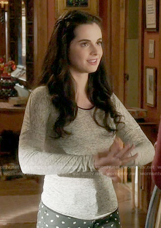 Bay’s grey heathered top with black trim on Switched at Birth