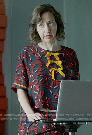 Carol’s ribbon print top and pants with yellow bows on Last Man on Earth