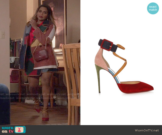 Christian Louboutin Suzanna Pumps worn by Mindy Lahiri (Mindy Kaling) on The Mindy Project