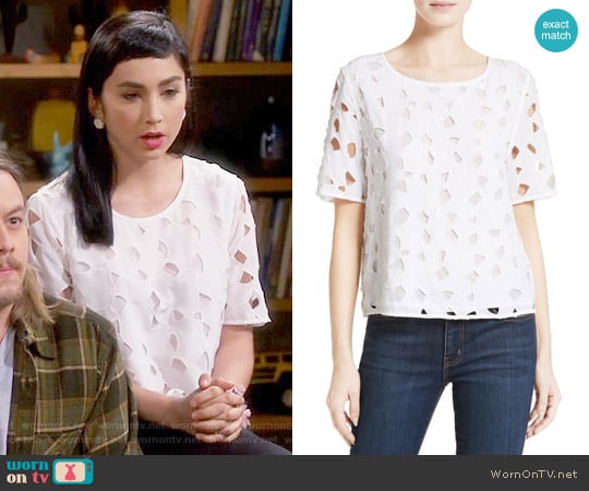 Equipment Brynn Top in Bright White worn by Mandy Baxter (Molly Ephraim) on Last Man Standing