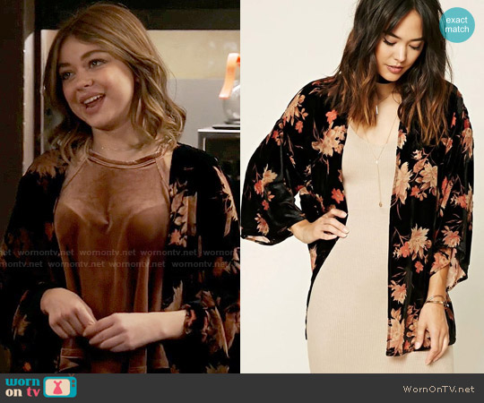 Forever 21 Contemporary Floral Kimono worn by Haley Dunphy (Sarah Hyland) on Modern Family