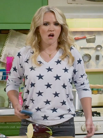 Gabi’s star print sweatshirt on Young and Hungry