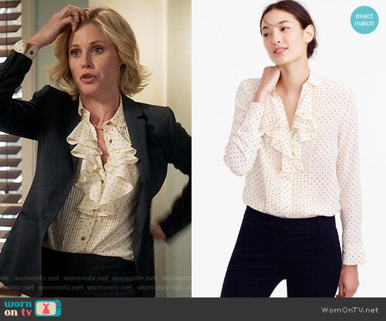 J.Crew Tuxedo ruffle top in polka-dot silk worn by Claire Dunphy (Julie Bowen) on Modern Family
