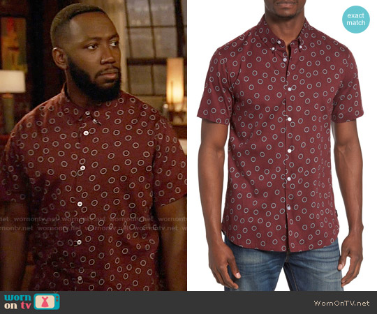 RVCA Ring Print Woven Shirt in Tawny Port worn by Winston Bishop (Lamorne Morris) on New Girl