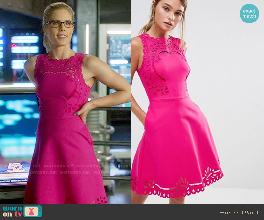 Ted Baker Verony Dress in Pink worn by Felicity Smoak (Emily Bett Rickards) on Arrow
