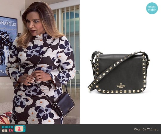 Valentino Rockstud Crossbody Bag worn by Mindy Lahiri (Mindy Kaling) on The Mindy Project