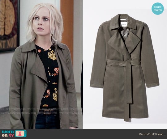 Babaton at Aritzia Maximo Trench Coat in Kohl worn by Liv Moore (Rose McIver) on iZombie