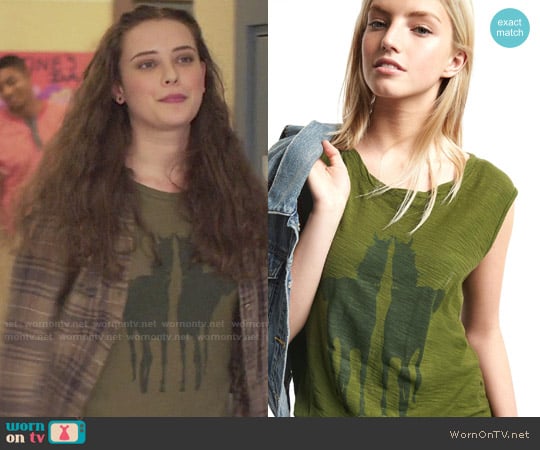 Gap Mirrored Horse Graphic Tee worn by Hannah Baker (Katherine Langford) on 13 Reasons Why